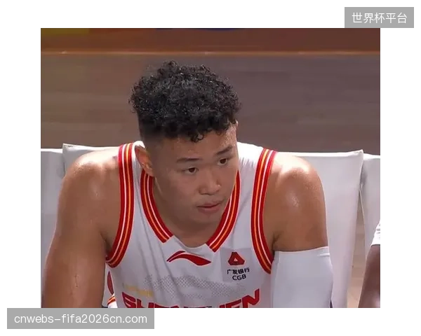 深圳队核心贺希宁荣膺常规赛MVP，赛季表现迎来全面爆发。